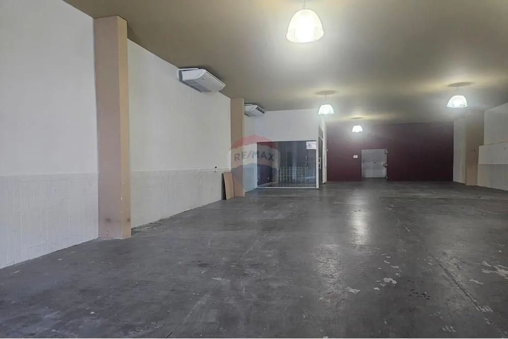 RE/MAX ALUGA Galpão Comercial com fácil acesso e inúmeras possibilidades em Vinhedo, SP po