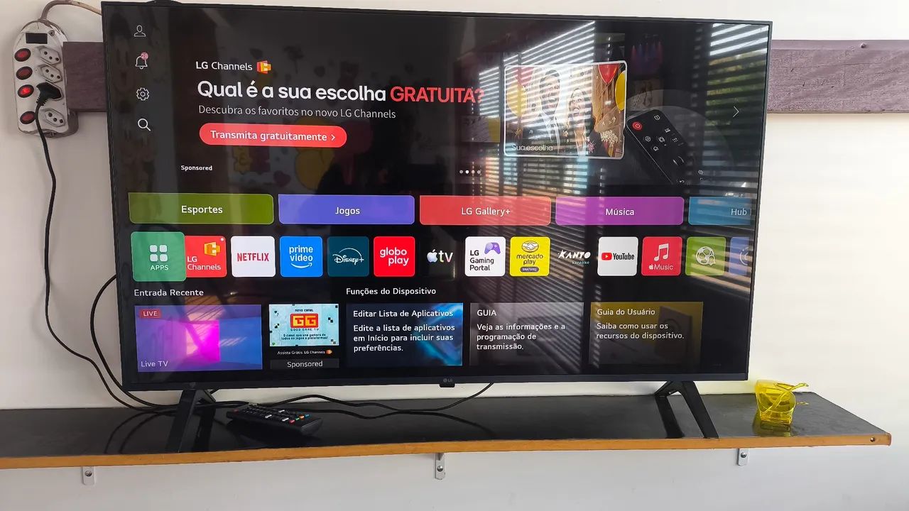 TV LG smart 45 polegadas semi nova.
