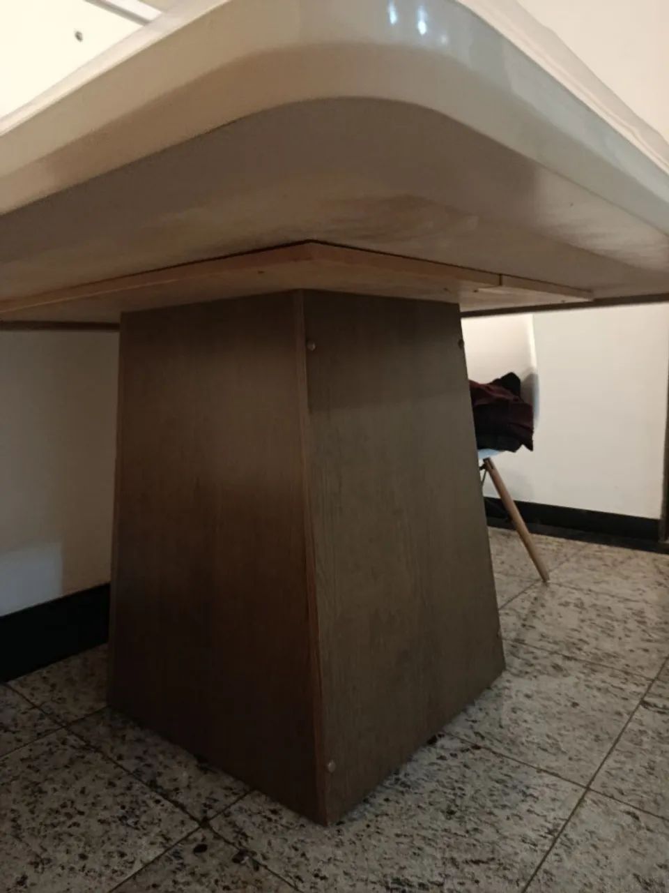 MESA EM MADEIRA E VIDRO LAQUEADO PARA 08 PESSOAS  - Foto 4