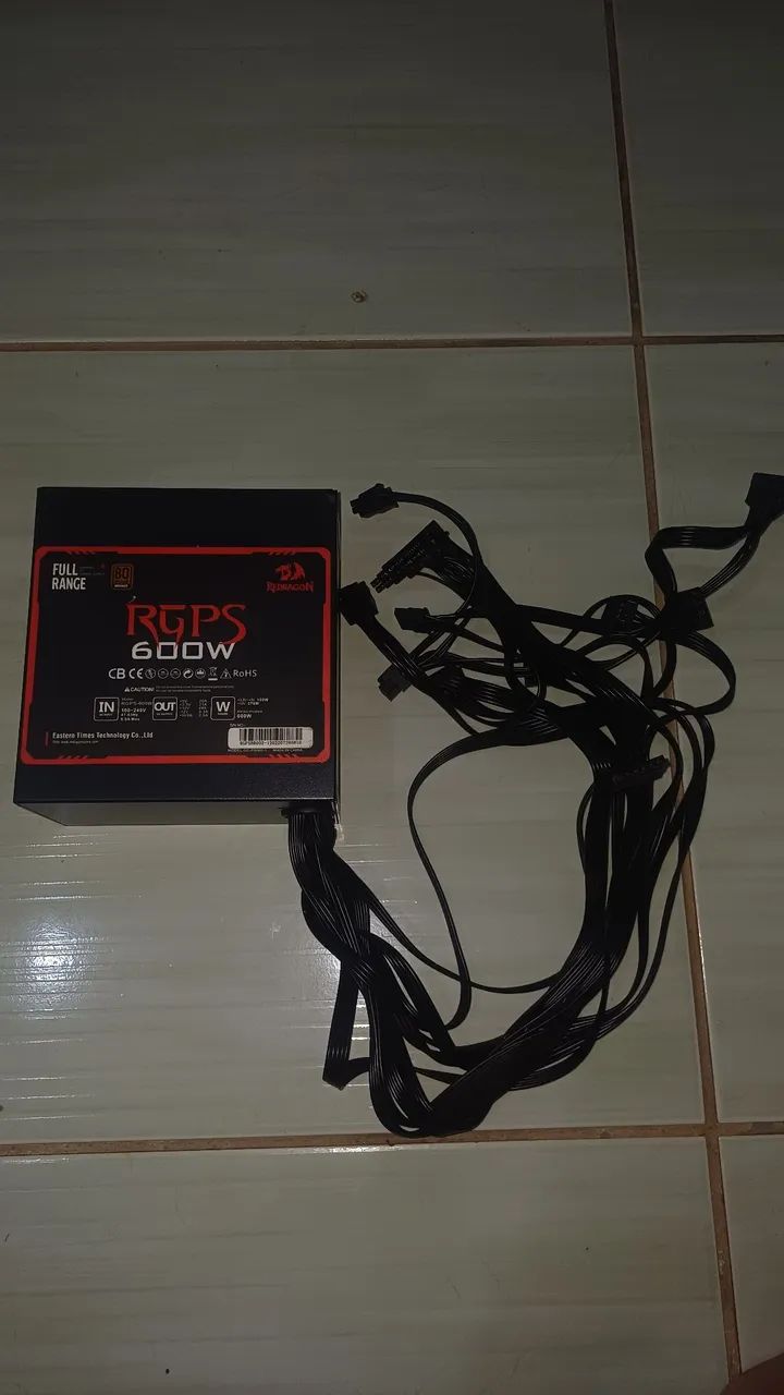Fonte redragon rgps 600w com defeito - Foto 4