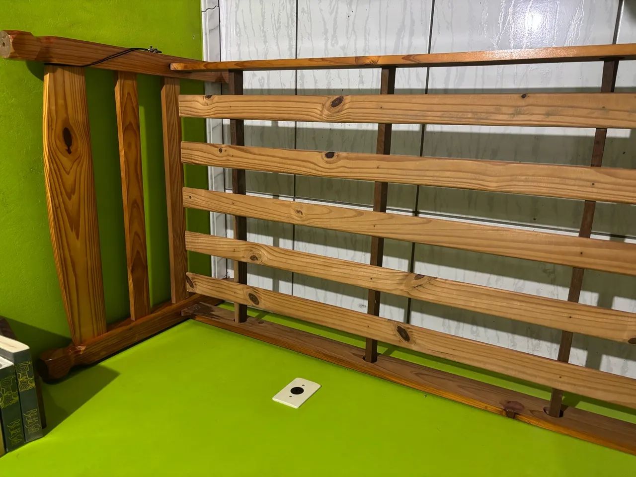 Vendo cama de solteiro 