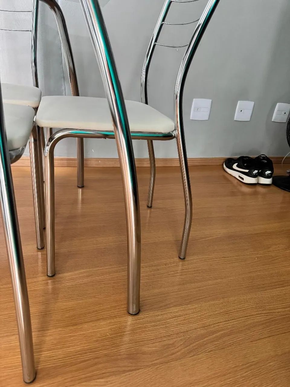 Mesa de Vidro com 4 cadeiras  - Foto 5