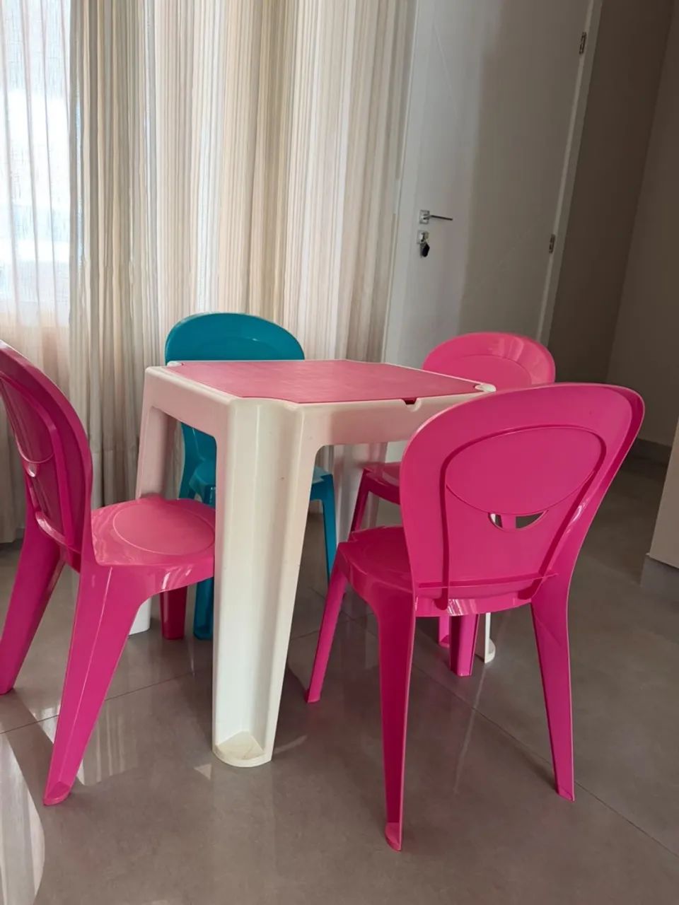 Mesa Infantil com 4 Cadeiras - Foto 5