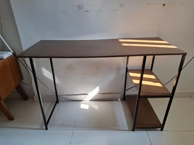 Escrivaninha de estudo estilo industrial 