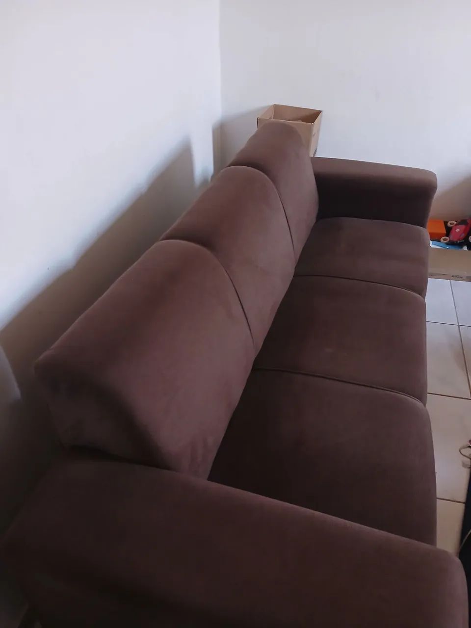 Sofá 3 lugares Suede Marrom - Foto 3