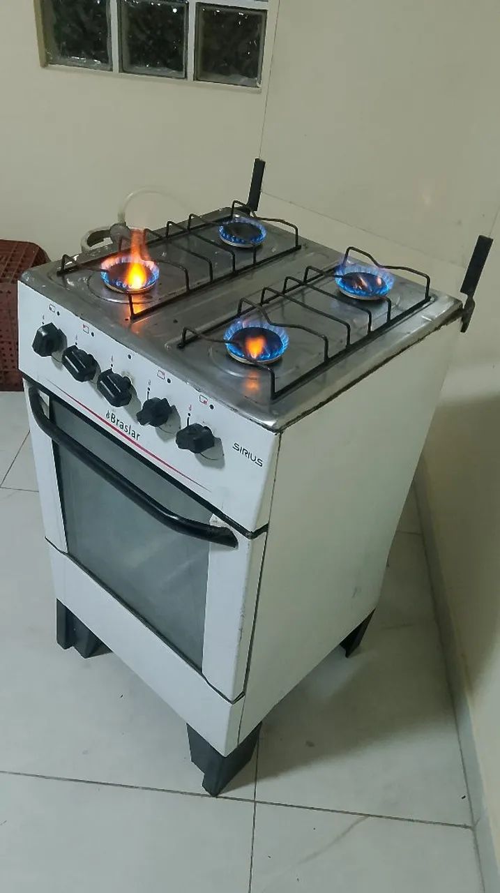 Fogão 4 bocas funcionando perfeitamente 