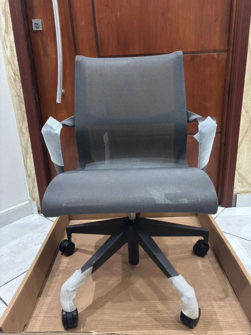 cadeira herman miller setu nova sem uso  - Foto 2