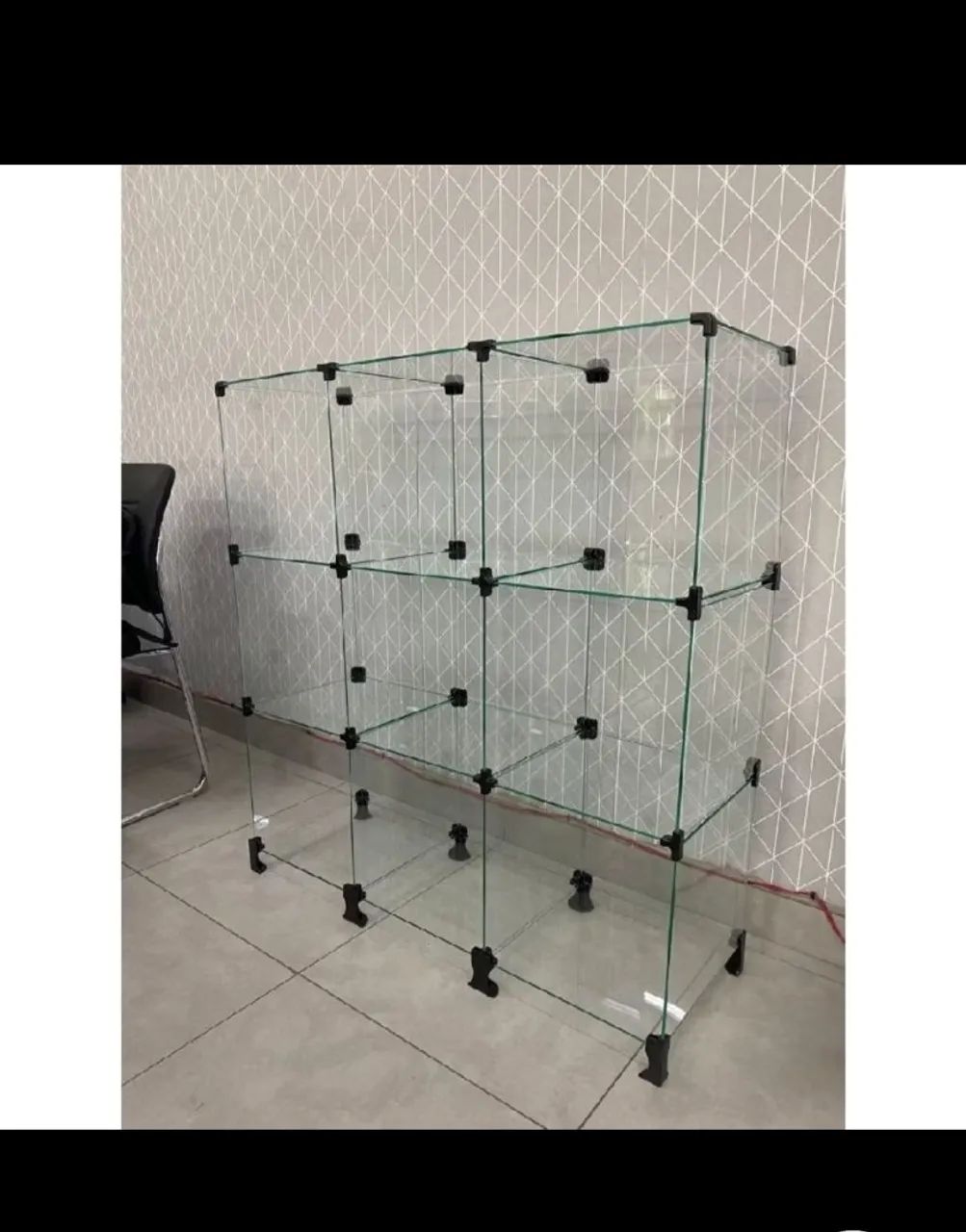 Balcão de vidro modulado 