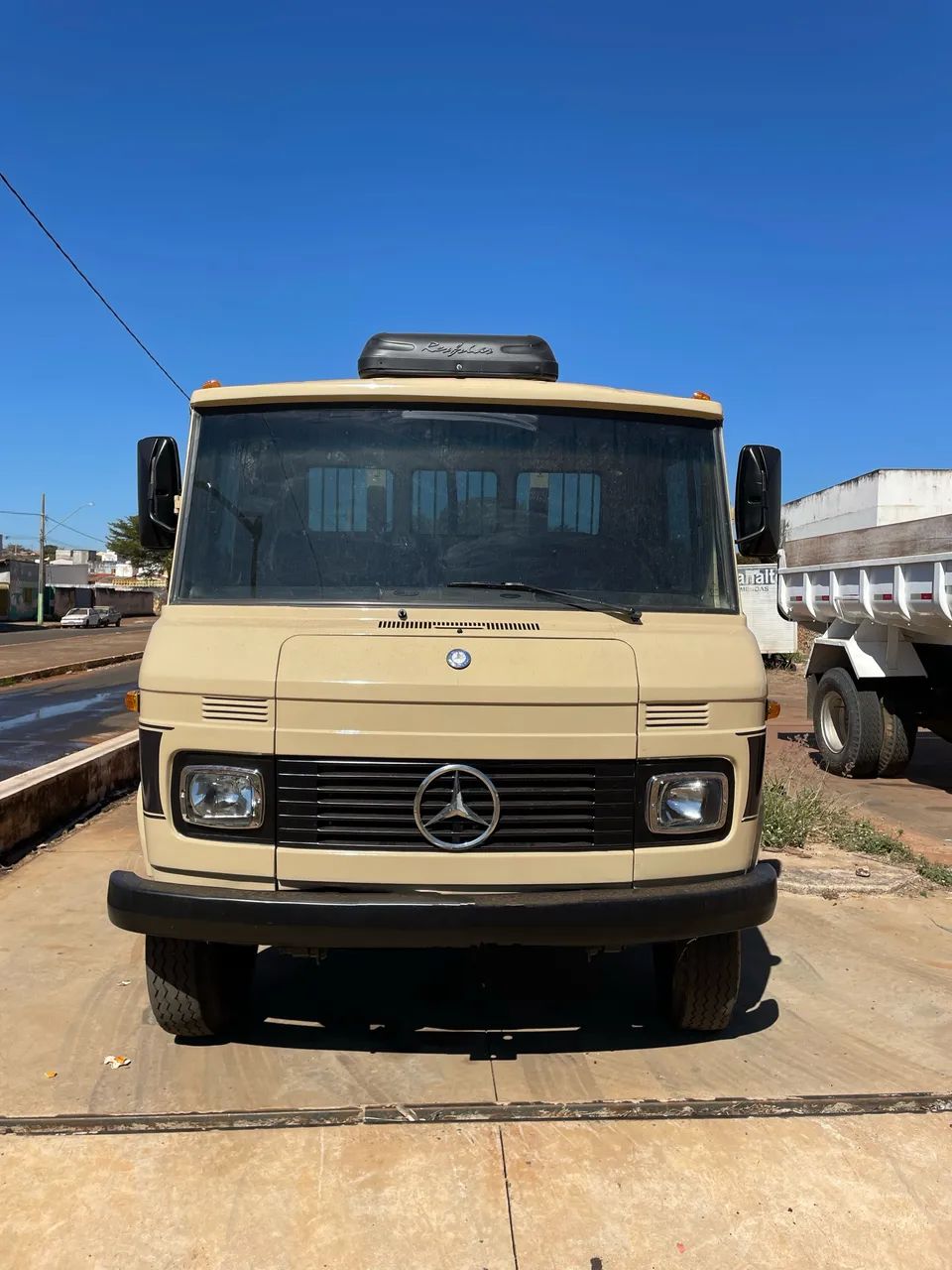 Caminhão 608