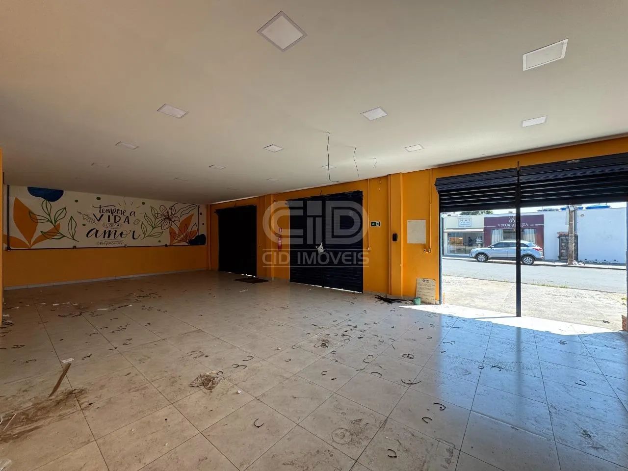 Salão Comercial com Aproximadamente 113m² no CPA II - Foto 4