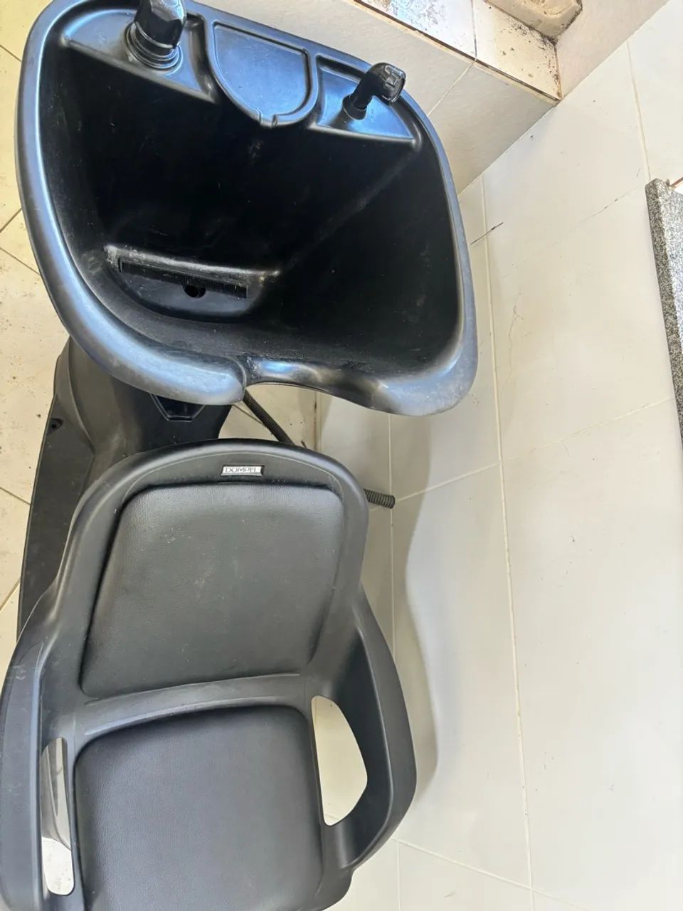 Lavatório e cadeira 