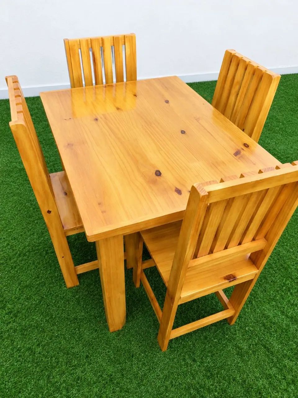 Conjunto de mesa e 4 cadeiras  - Foto 3