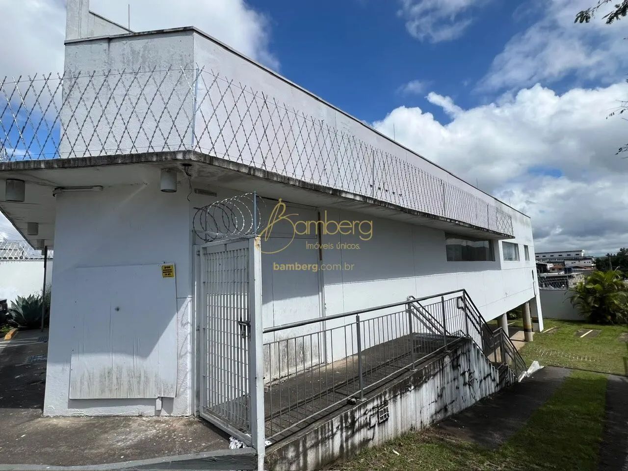 Imóvel comercial de esquina | 653 m² úteis | 12 vagas. - Foto 2