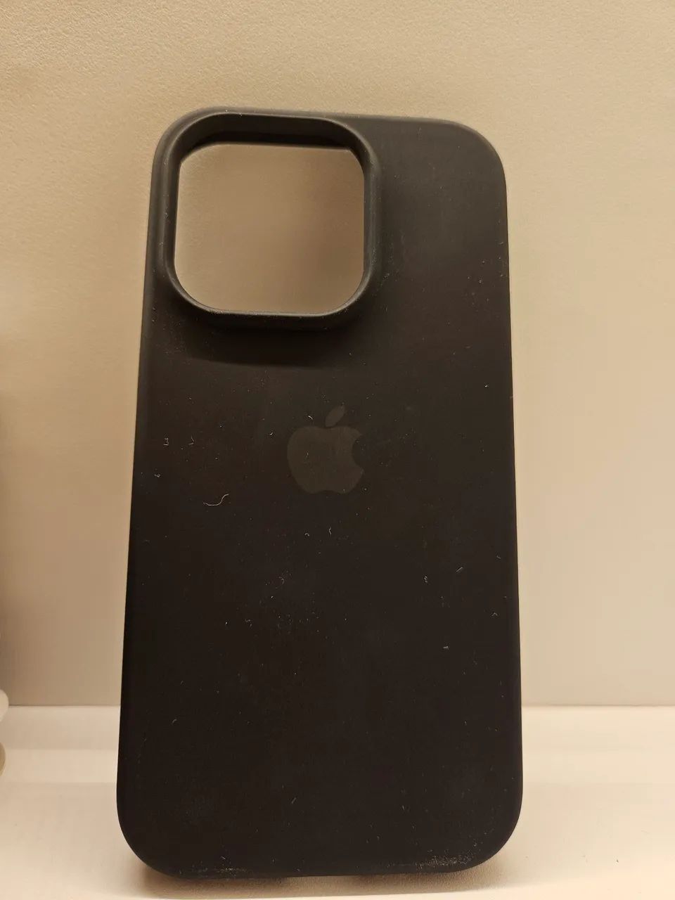 Capinha de silicone para iPhone 14 pro - Preta  - Foto 2