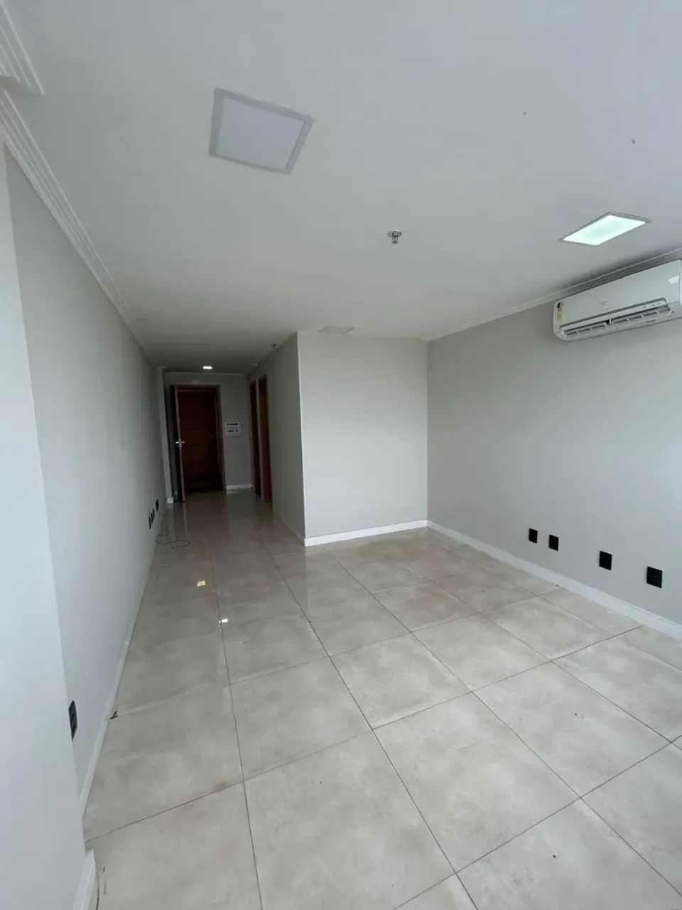 Alugo Sala comercial no Parque Office - Bem localizado - 33m2 - Split