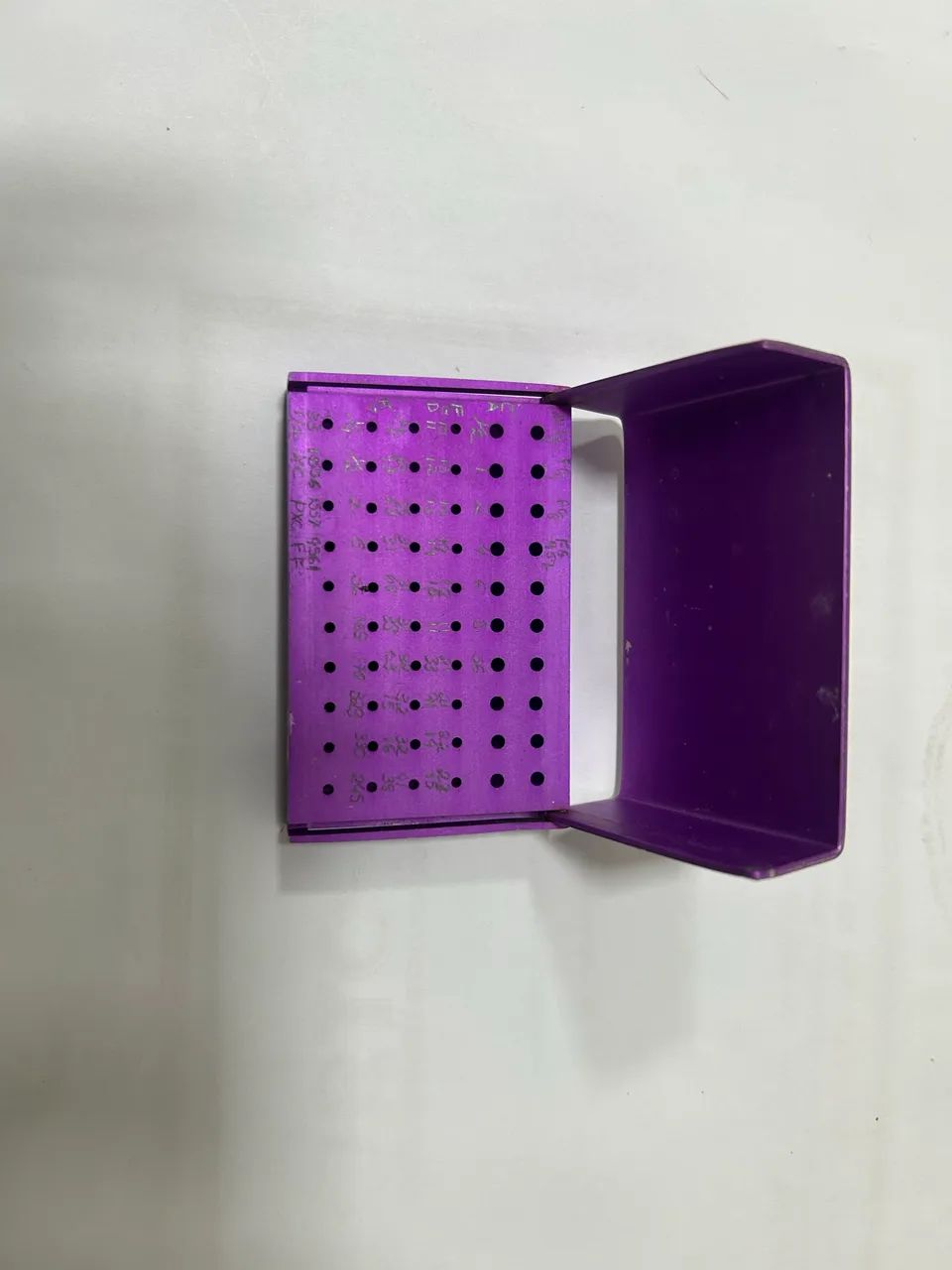 Broqueiro 60 furos 