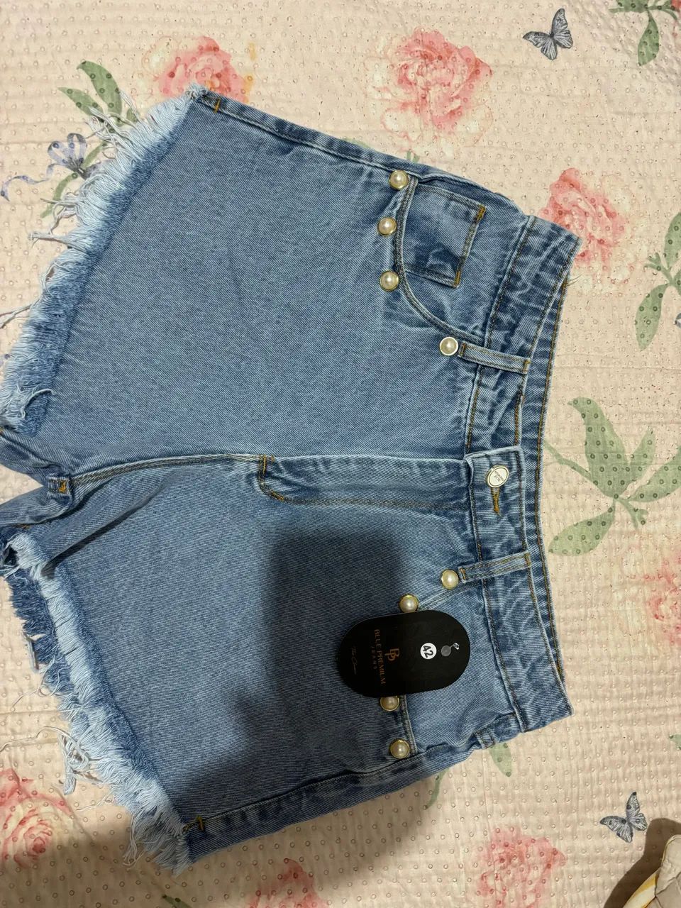 Vende-se bermudas e calças jeans e blusas - Foto 2