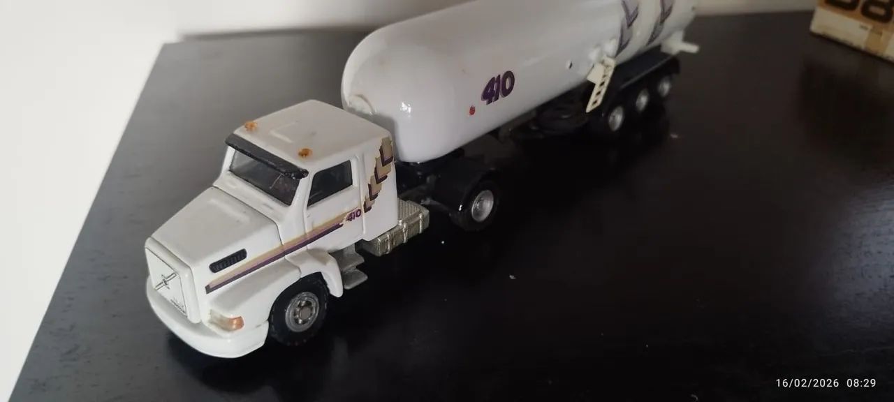 Miniatura Volvo 410 com GLP, raridade, porém sem caixa 