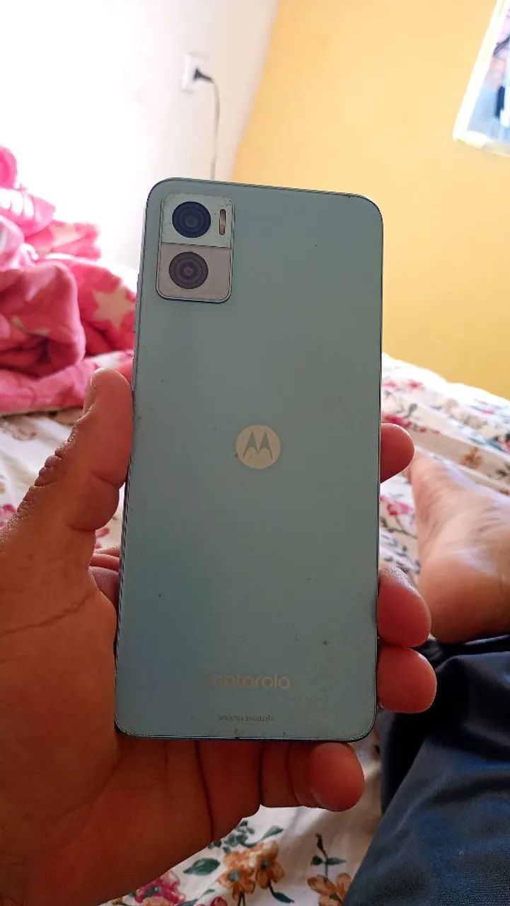 Celular semi novo 