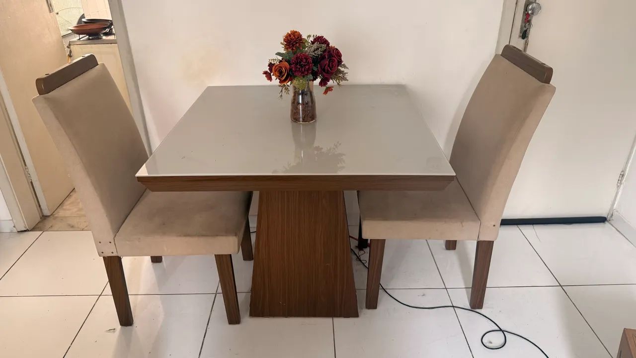 Mesa para 4 lugares com 2 cadeiras  - Foto 3