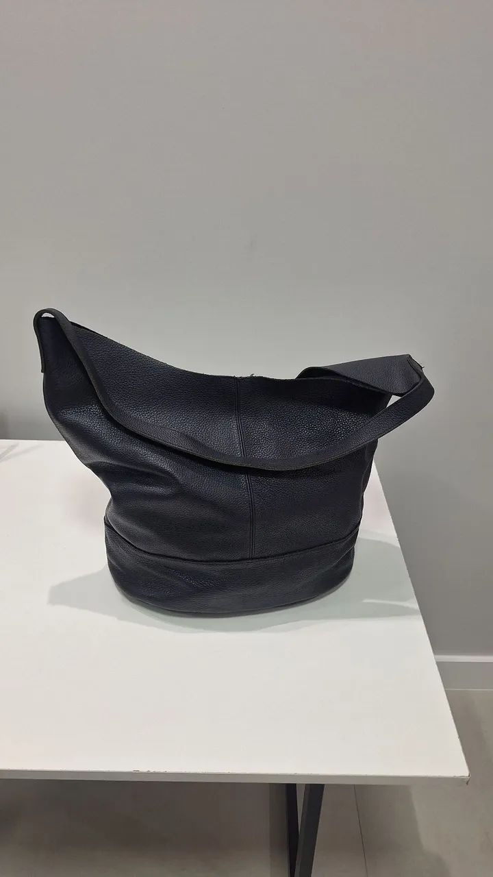 Bolsa grande preta em couro legítimo marca Dora Lis - Foto 2