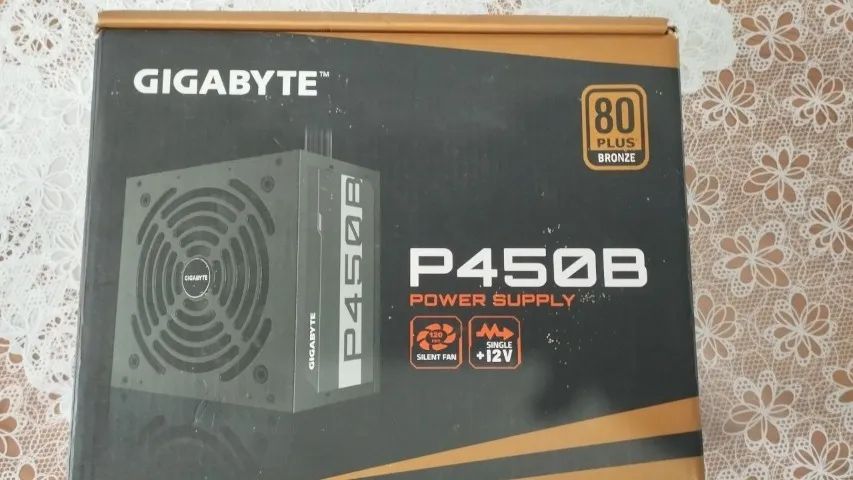 Fonte de Alimentação Gigabyte P450B