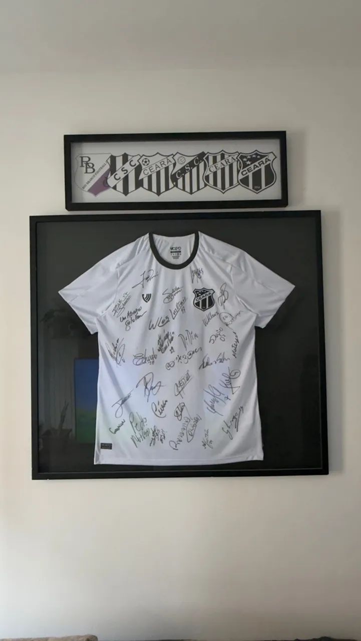 Quadro com camisa autografada