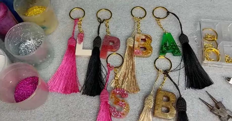 Chaveiros De Letras em Resina - Foto 2