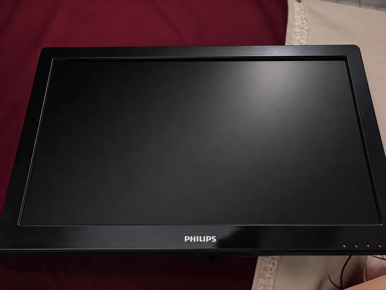 Monitor Philips - 60 polegadas. Ótimo para jogos e trabalho 