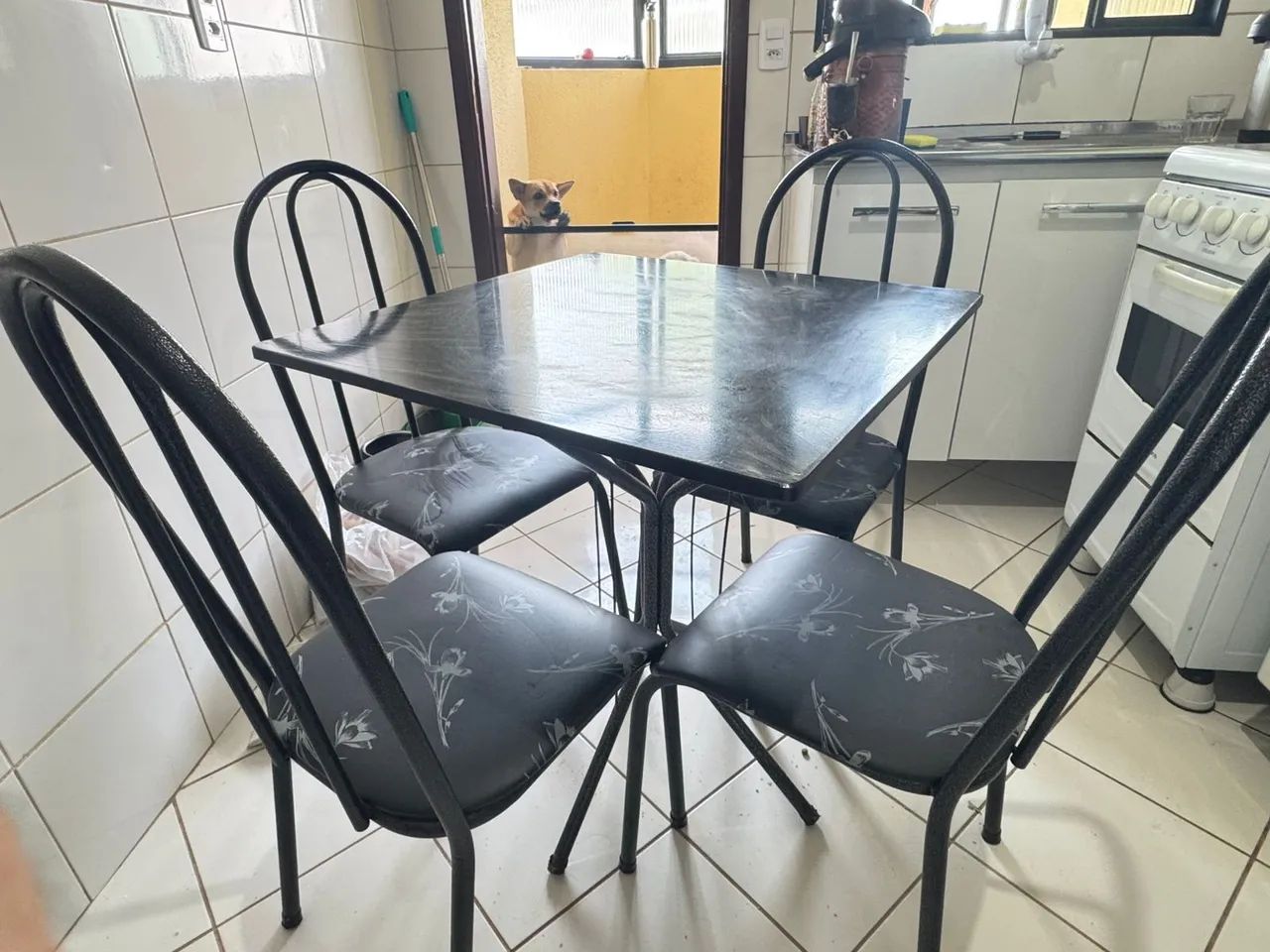 Mesa de mármore com 4 cadeiras  - Foto 3