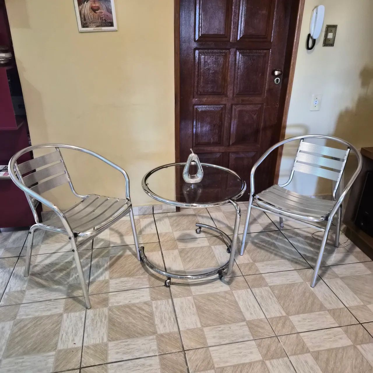 Mesa e 2 cadeiras R$ 150