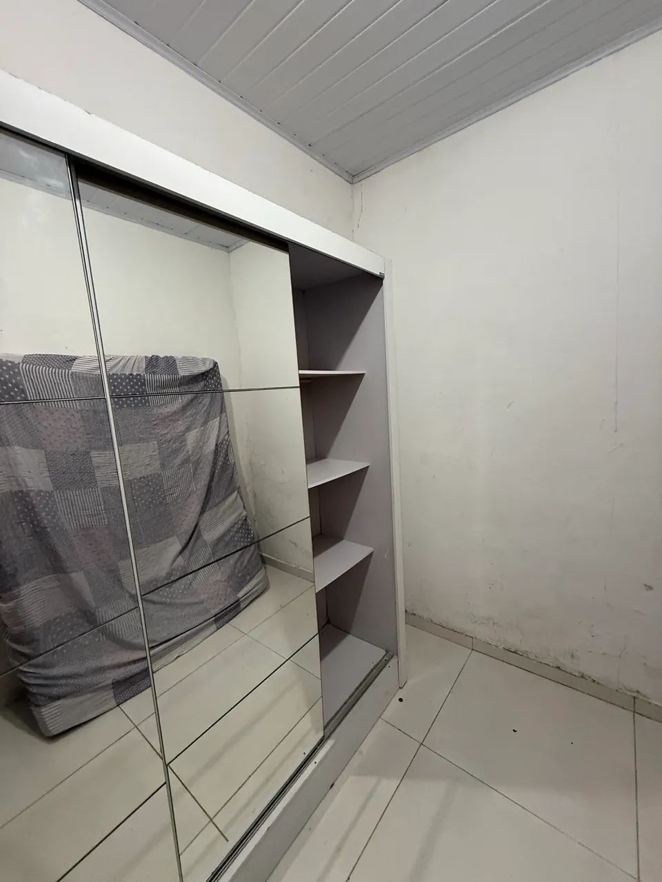 Guarda roupa casal três portas de correr com espelho  - Foto 3