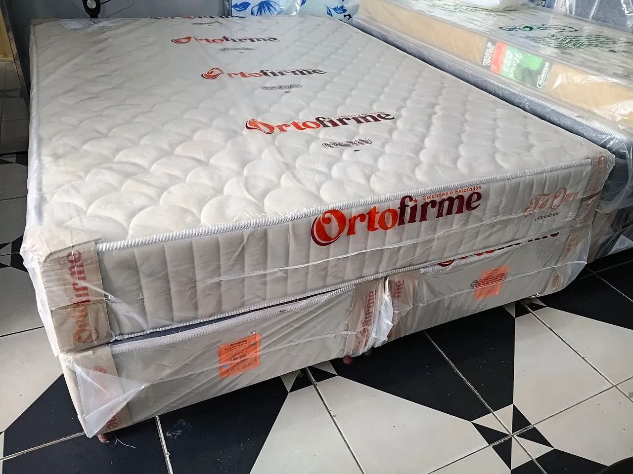 CAMA BOX QUEEN DE MOLAS ENSACADAS  - Foto 3