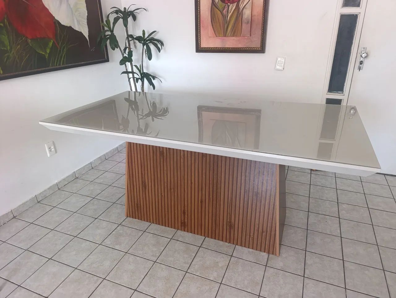 Vendo mesa com tampo laqueado em estado de nova.  - Foto 2