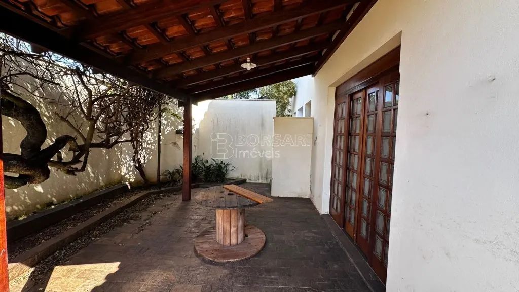Venda de Casas / Comercial na cidade de Araraquara - Foto 4
