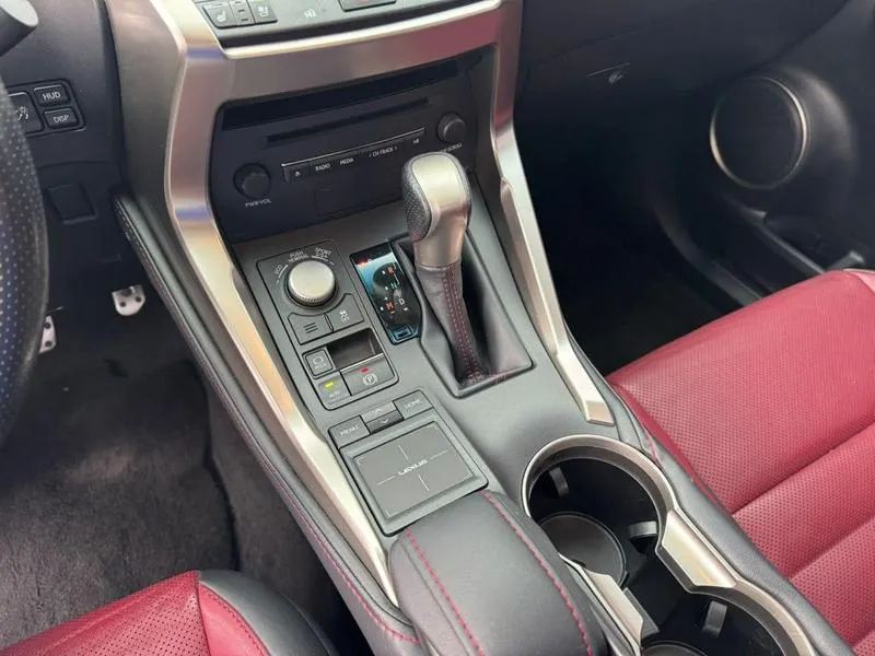 Lexus NX-200t F-sport 2.0 16V 238cv Aut., foto 18 de 20