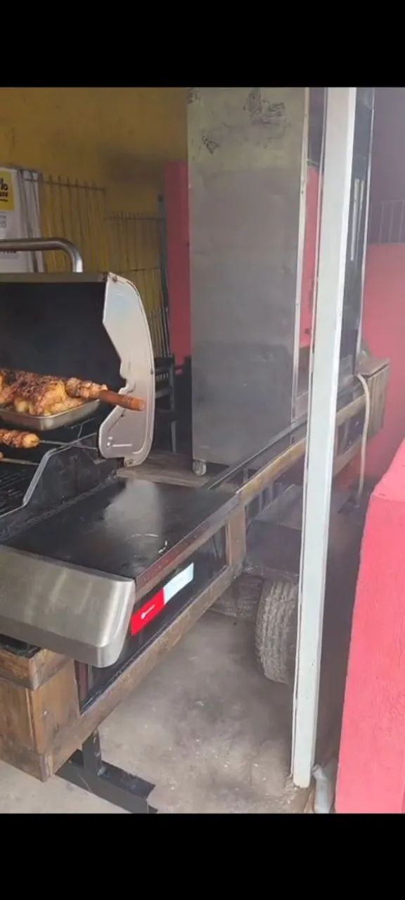 Vendo 1 carretinha seminova e equipamentos para trabalhar com frango e carnes assadas.  - Foto 3