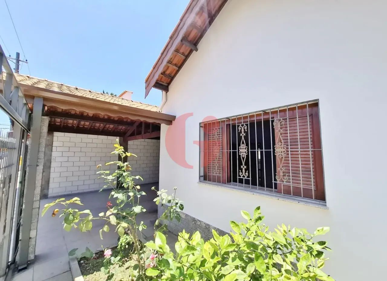 Casa/Comércio no Centro de Jacareí / Atrás do Parque dos Eucaliptos A VENDA