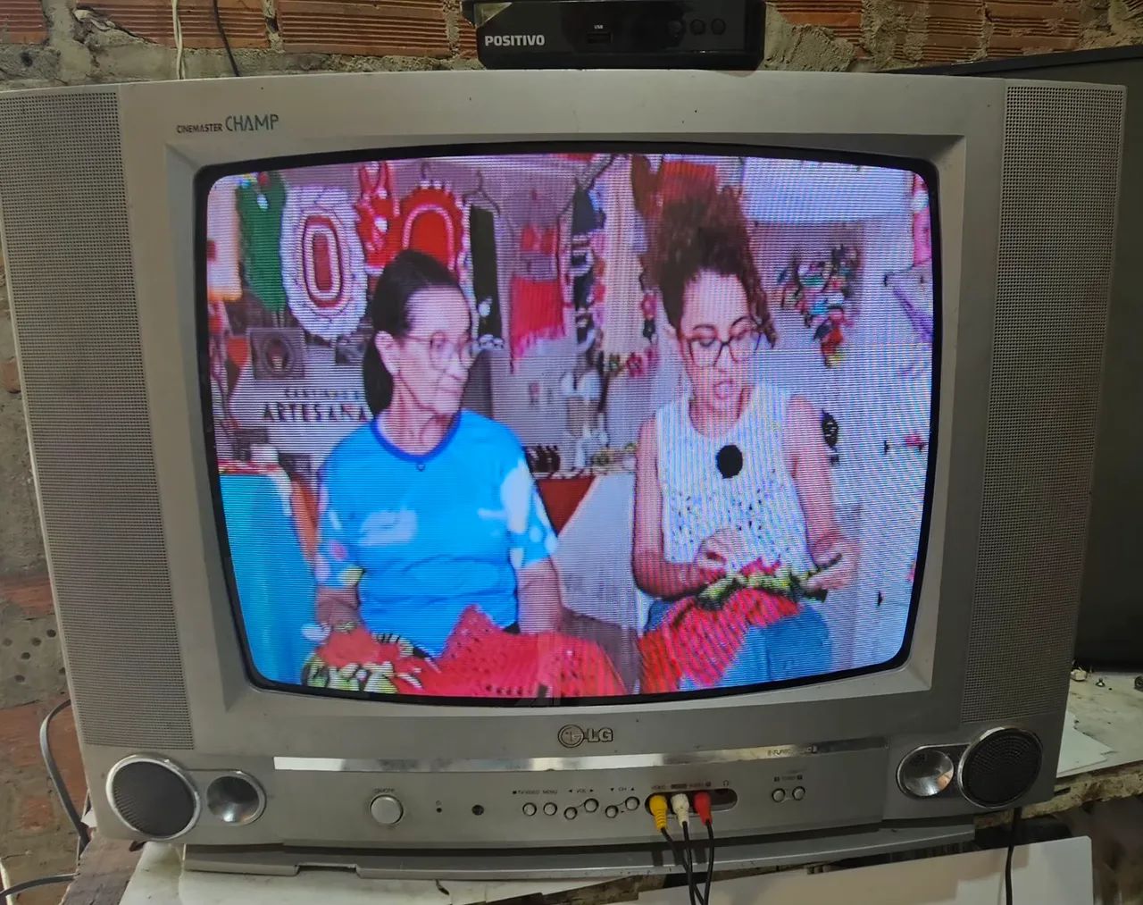 TV de tubo 21 polegadas LG Turbo funcionando sem nenhum defeito tv toda boa
