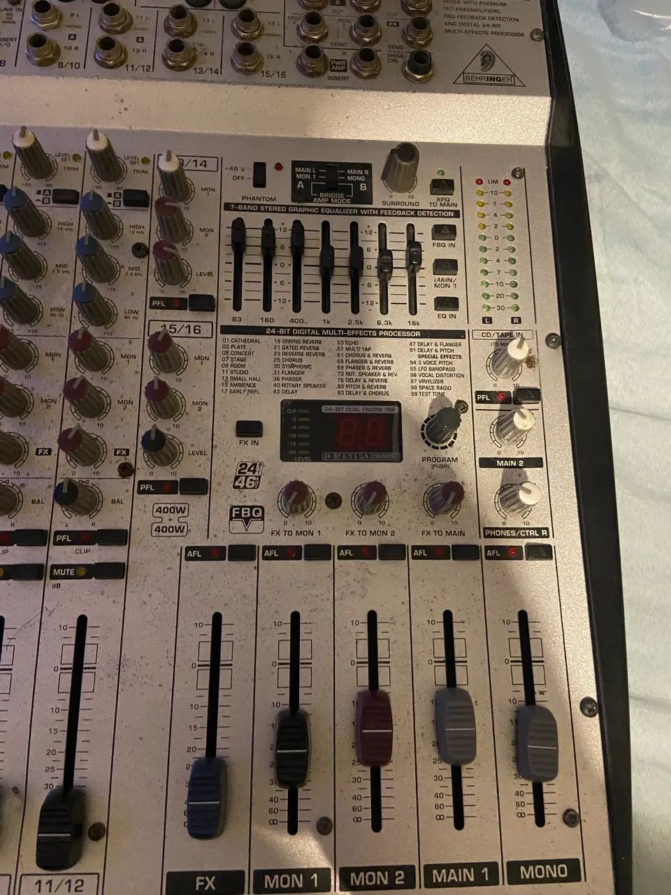 Mesa de som Behringer 