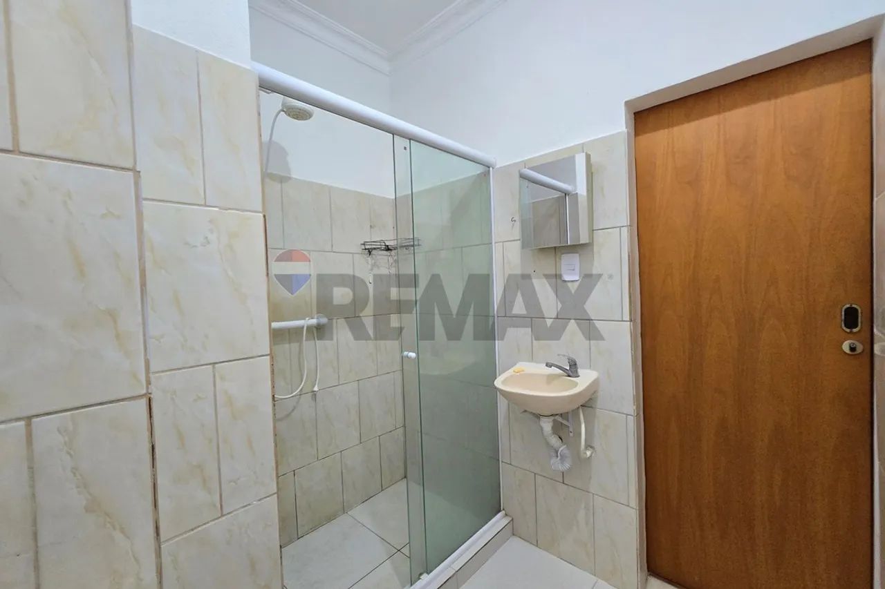 Apartamento Térreo de 2 Quartos, Recém-Reformado e com Vaga - Foto 5