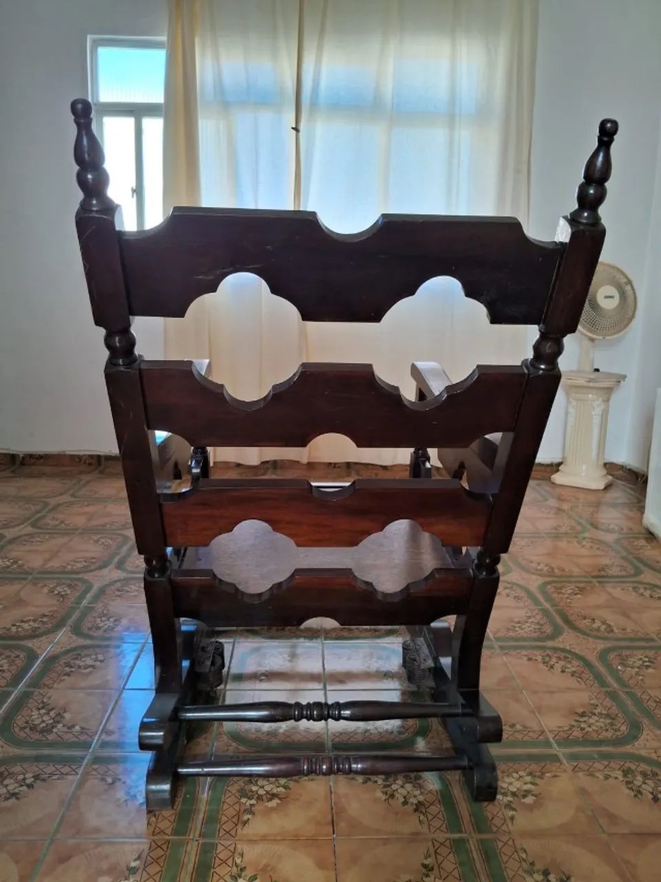 cadeira de balanço madeira maciça - Foto 4