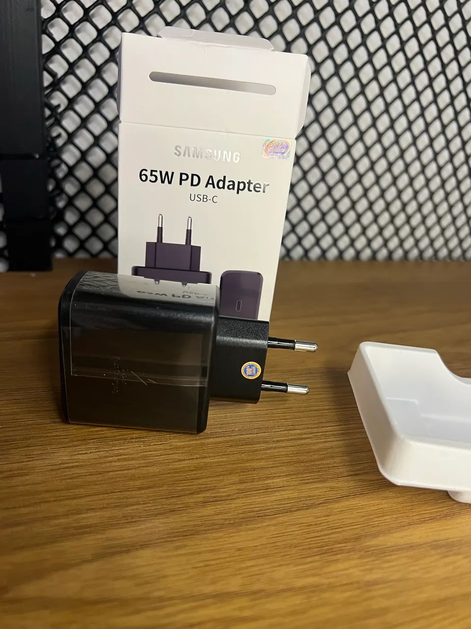Fonte Carregador Turbo 65W USB-C Tipo C Rápido e Eficiente - Foto 3