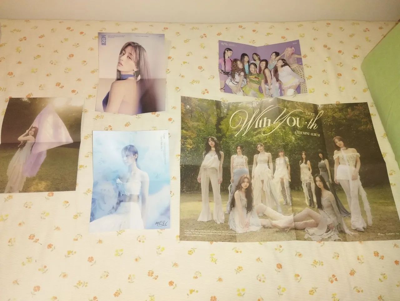 Posters TWICE Oficiais