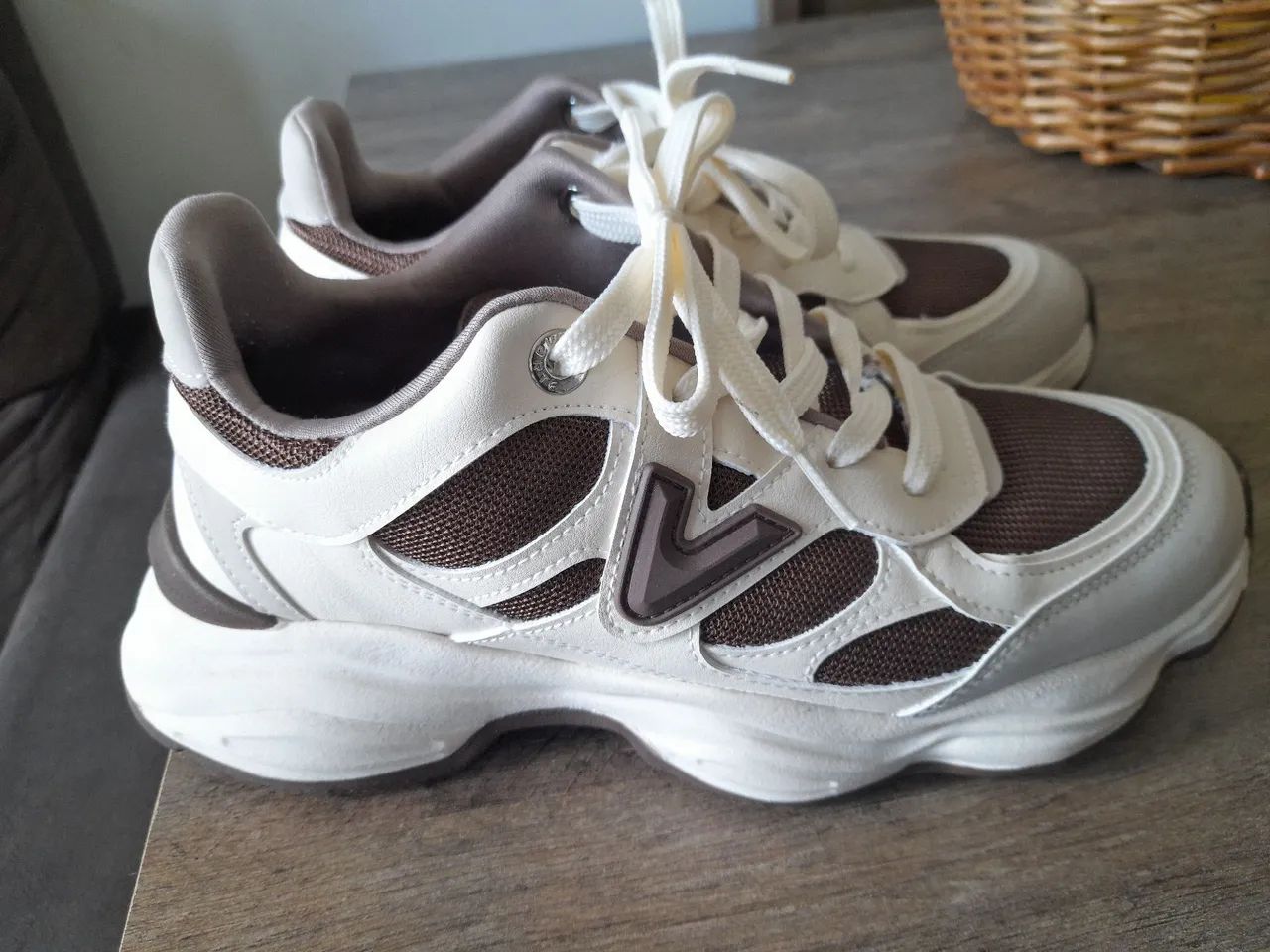 Tenis feminino Via Marte
