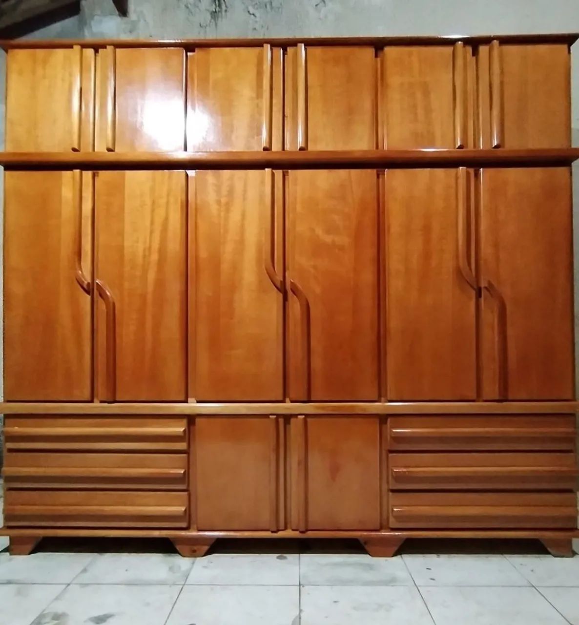 Guarda roupa de Madeira 