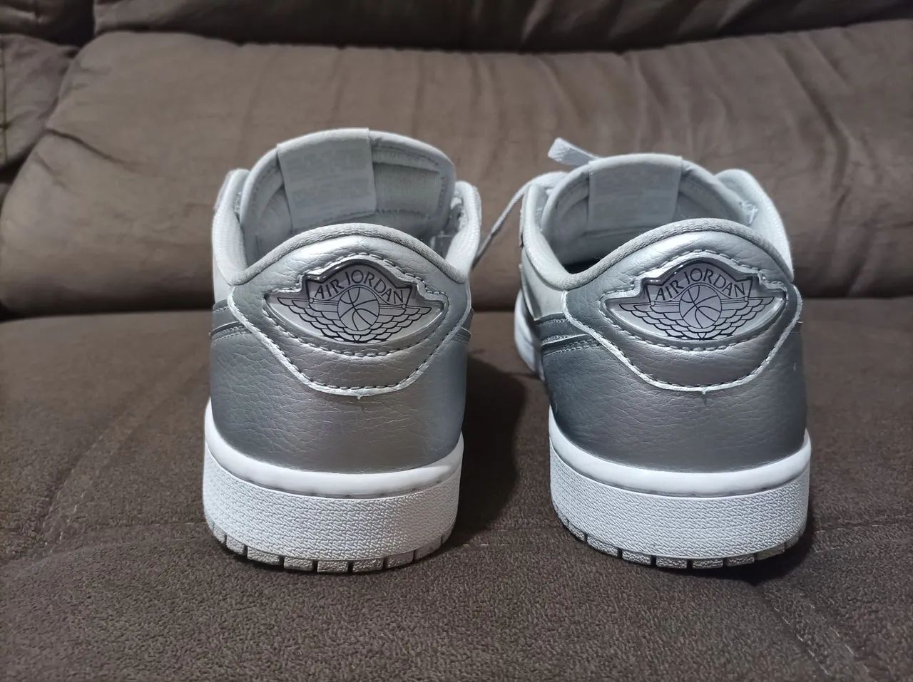 Jordan 1 Low Metallic Silver 42 - Foto 3