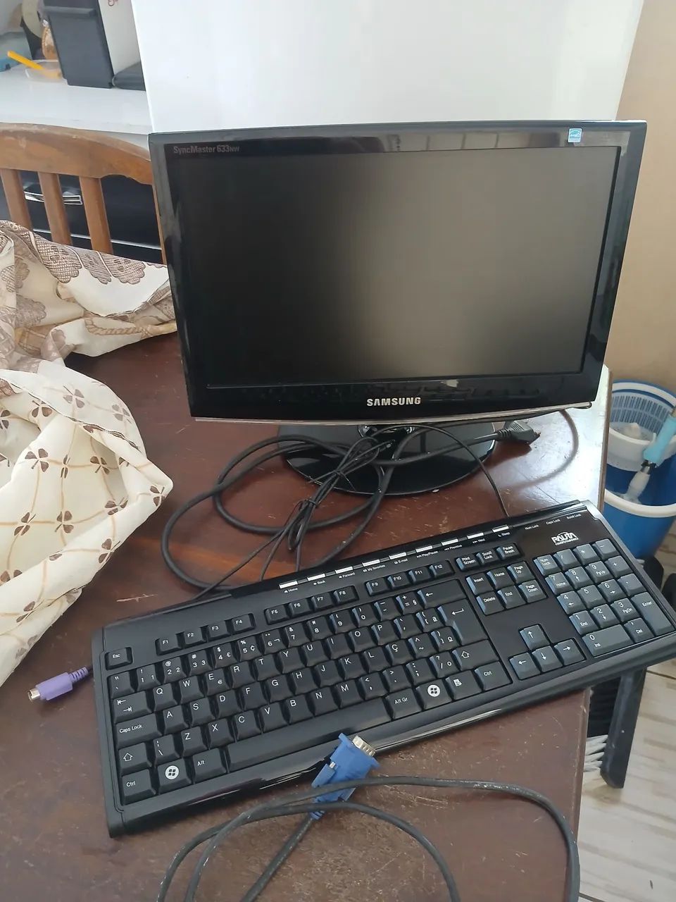 Monitor e teclado com os cabos 80reais tudo - Foto 2
