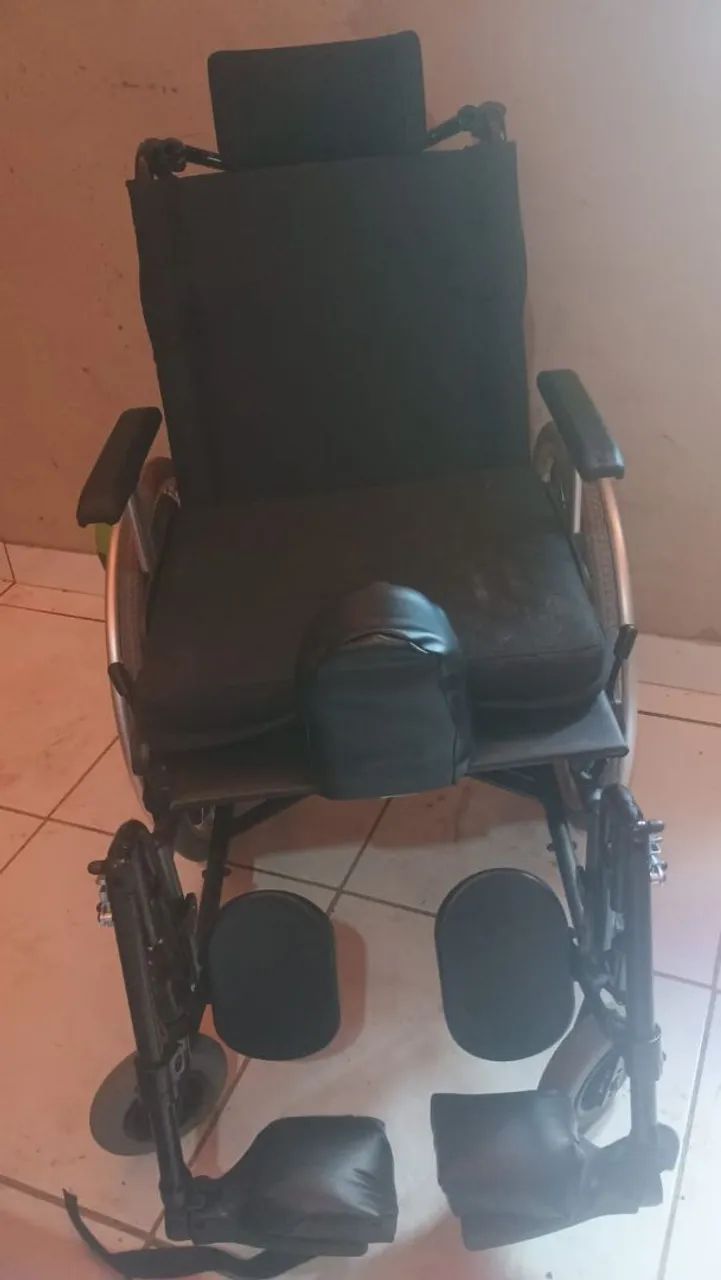 CADEIRA ADAPTADA NOVA SEM USO
