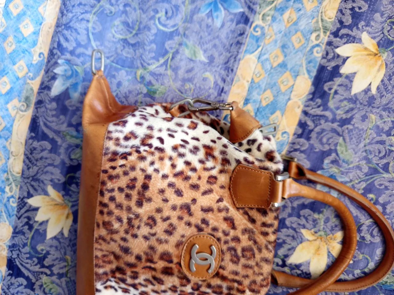 Bolsas feminina tigrada e em couro $45 - Foto 4